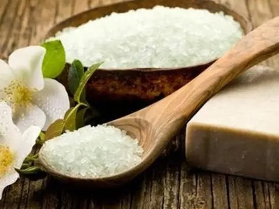 バラ香る上品なジャグジーで女磨きを