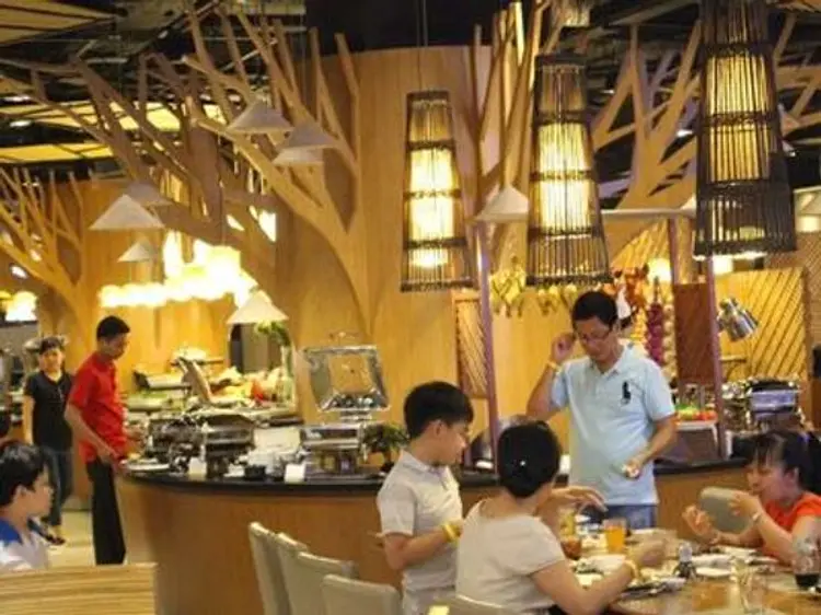 ホアン・イエン（ビンコムセンター）