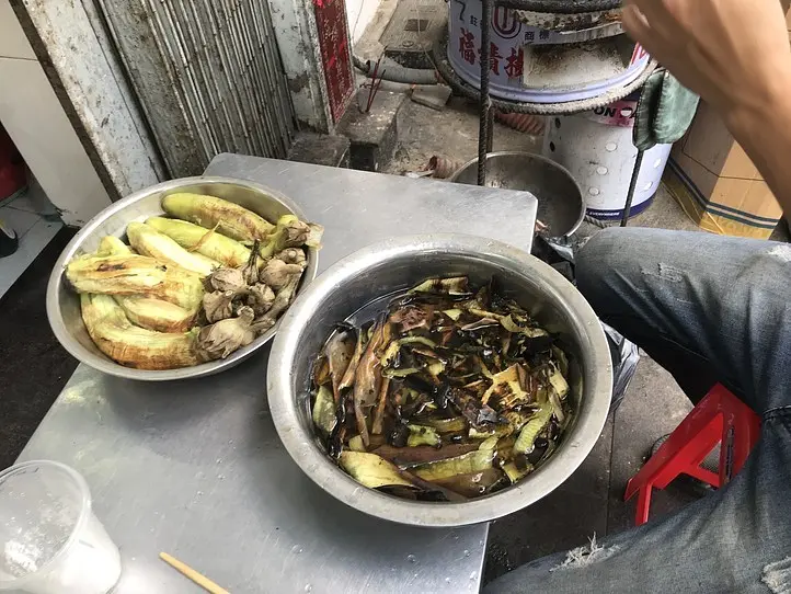 高島屋からすぐ！ベトナム式定食屋さんでベトナムランチに挑戦〜Com Ba Ca