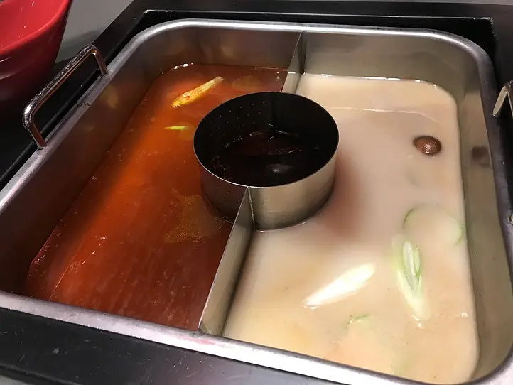 日本で人気の「火鍋」をベトナム価格でリーズナブルに体験〜Hutong Hot Pot Paradise