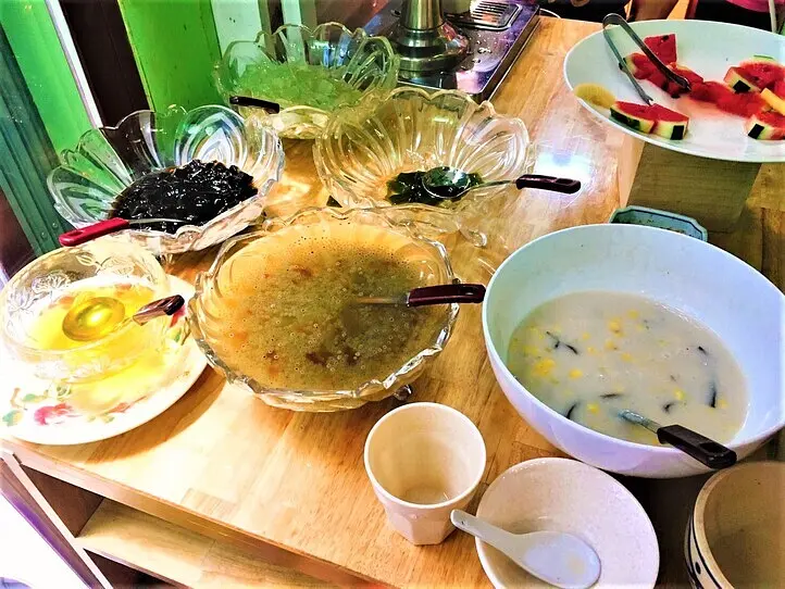 ローカルなベジタリアンバイキング「Nhà Hàng Chay Quận 1 Mãn Tự Vegan」