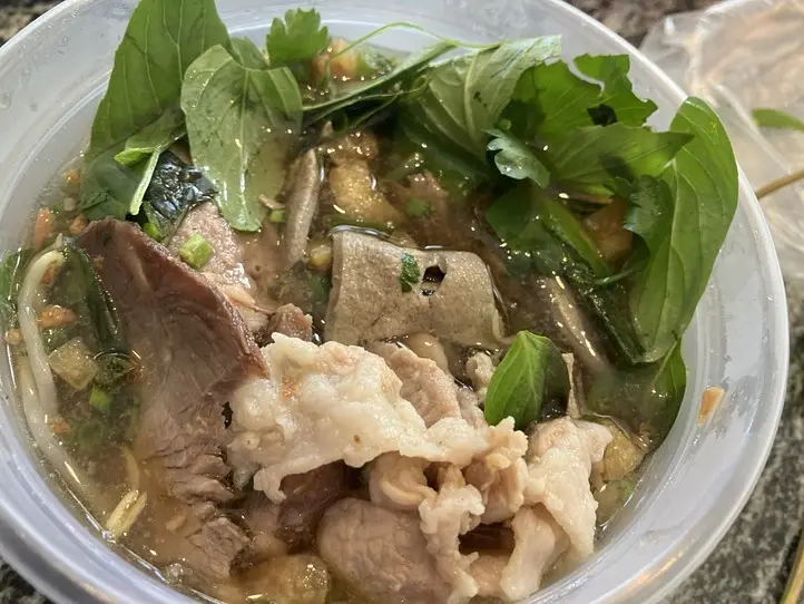 　進化するベトナム麺！変わり種ブン、フーティウのお店