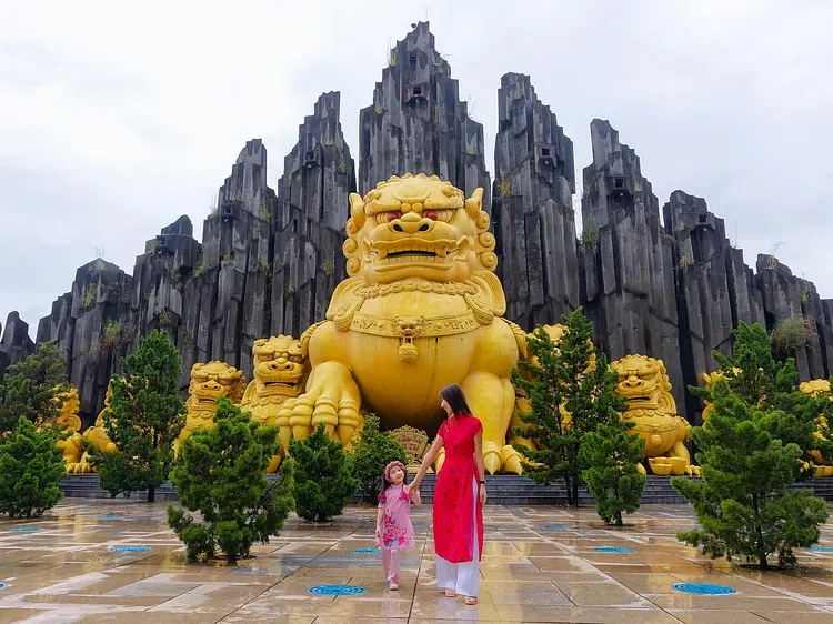  11月21日金曜限定！アオザイ撮影ツアー in スイティエン公園（メトロチケット・写真撮影・スイティエン入場料込み）でこの価格！