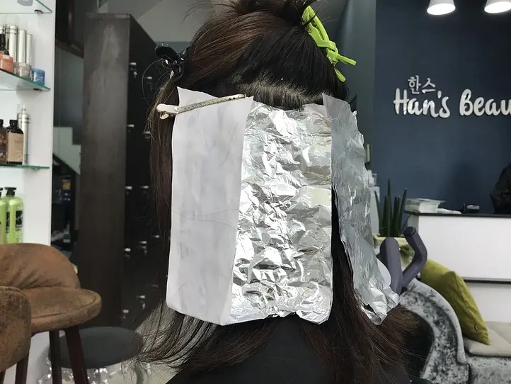 ベトナムのローカル美容室でヘアカラー体験～Han’s Beauty