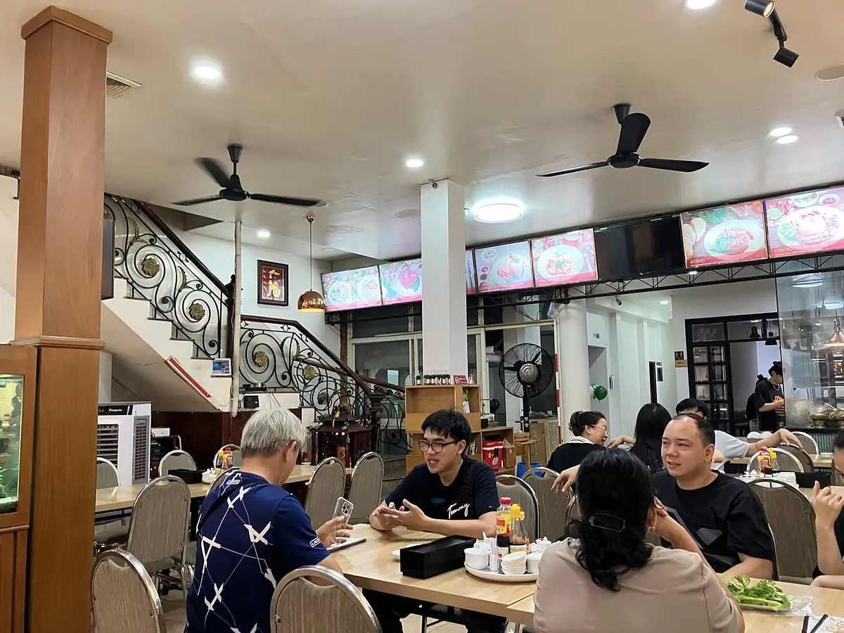 巨大生春巻きが食べられる！ホーチミンのおすすめレストラン