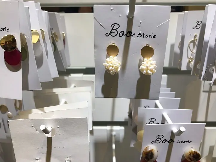 タンソンニャット空港近くの裏路地でゲット！コスパ抜群のアクセサリー専門店〜Boo Storie