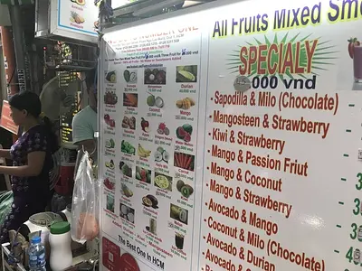 ホーチミン ブイビエン通りのローカルシントー屋さんで絶品練乳スムージ