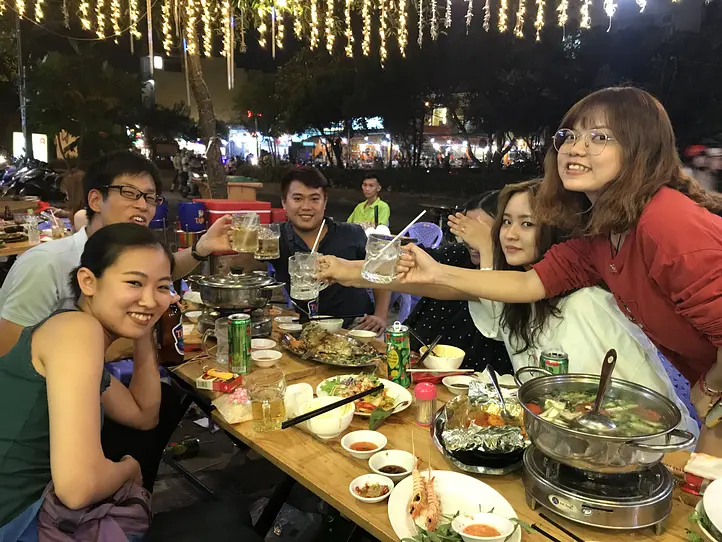 ホーチミンの夜が広がる、超ドローカルエリア４選