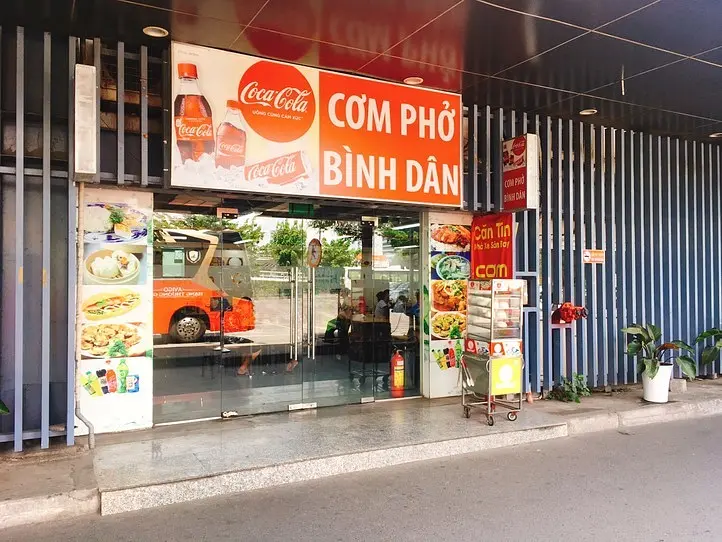 【タンソンニャット空港内】空港職員も通うベトナム料理店をご紹介