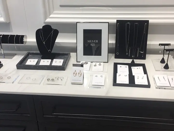 モノトーン好き必見のアクセサリーショップ！ドイツ発祥ブランド～FLORAL PUNK