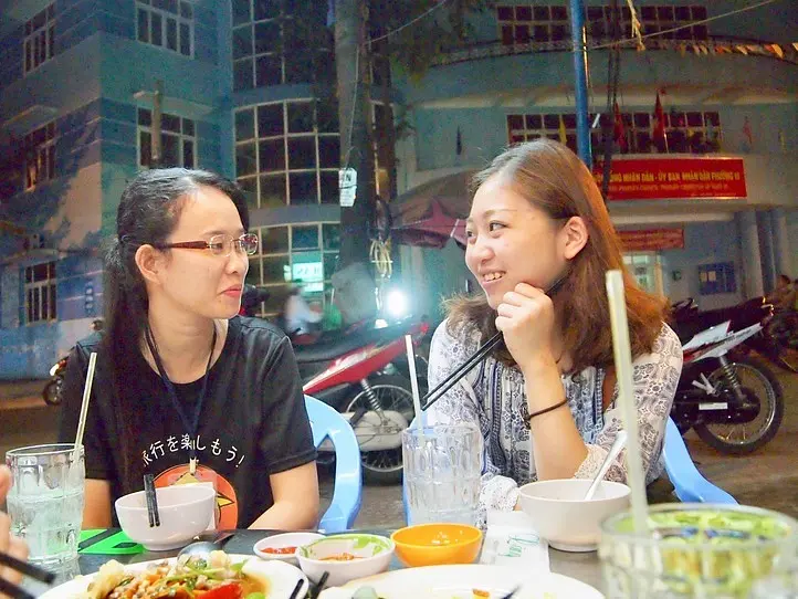 バイクで行く！ホーチミングルメツアー (4時間半)