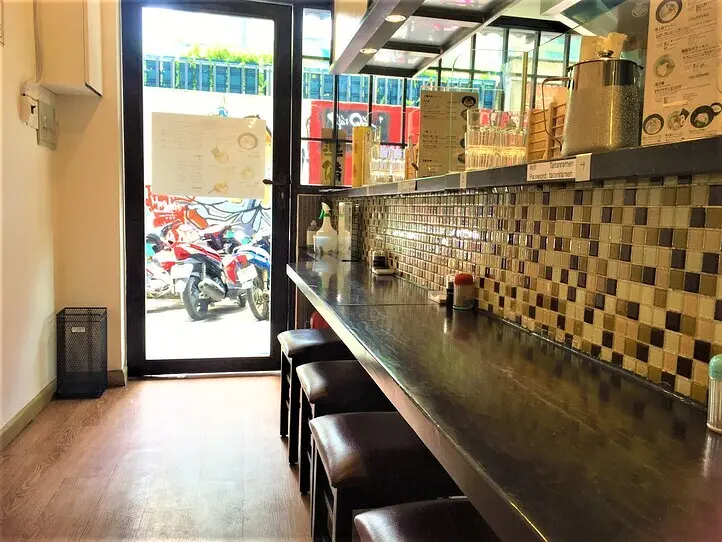 レタントンの鶏ラーメン屋さん2店をご紹介