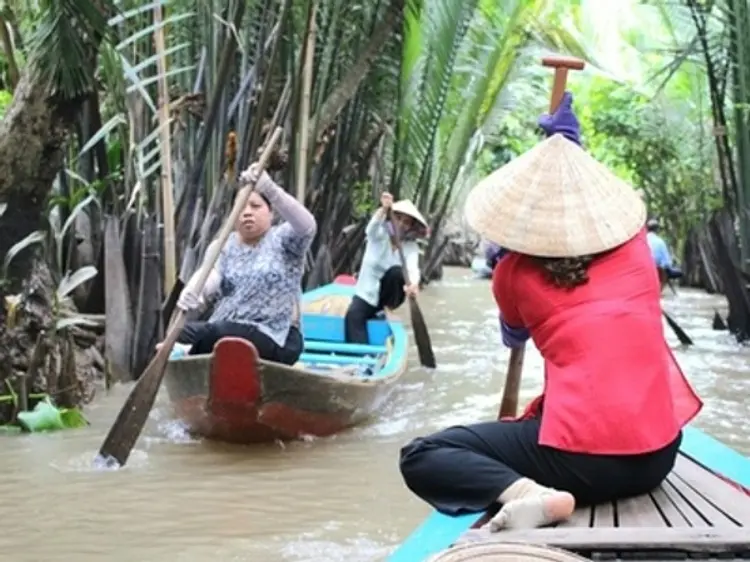 サイゴン・ブルー・トラベル