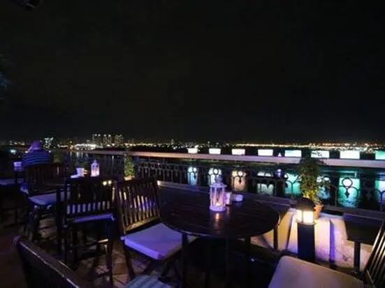 M Bar (エムバー) (マジェスティックホテル8階)