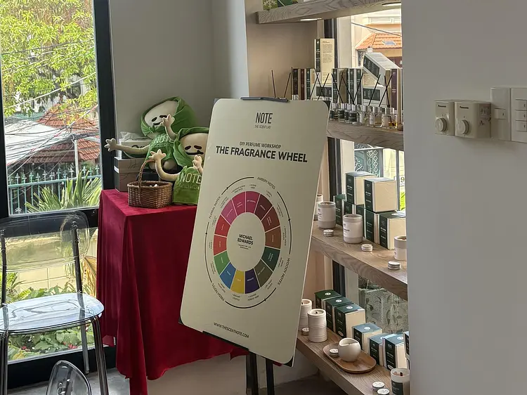 「私」という作品を織りなす　　　　　　　　　　　　　　 〜シルクの輝きと香りに包まれる、大人の休息〜