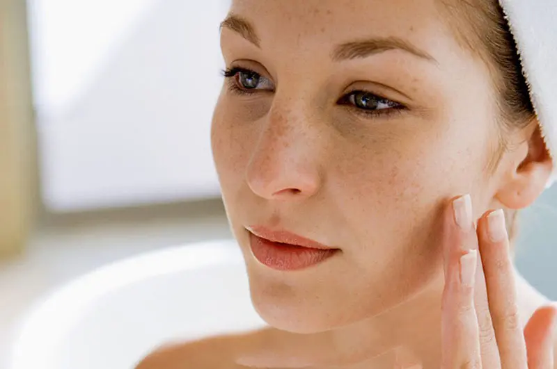 知らないうちに進行するシミ、その原因を徹底解明！