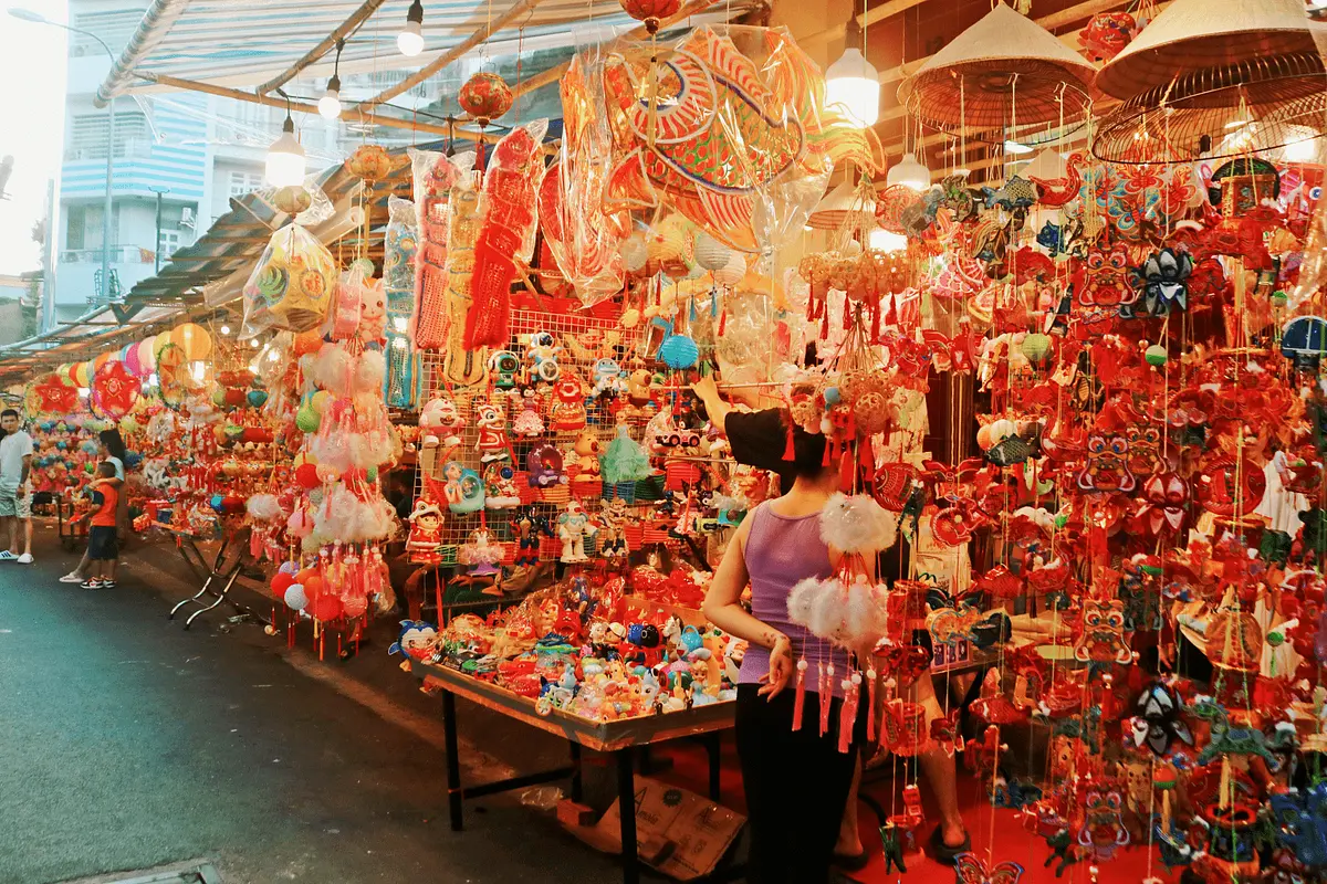 ベトナム中秋節2025：ホーチミンで楽しむ提灯祭りと月餅体験