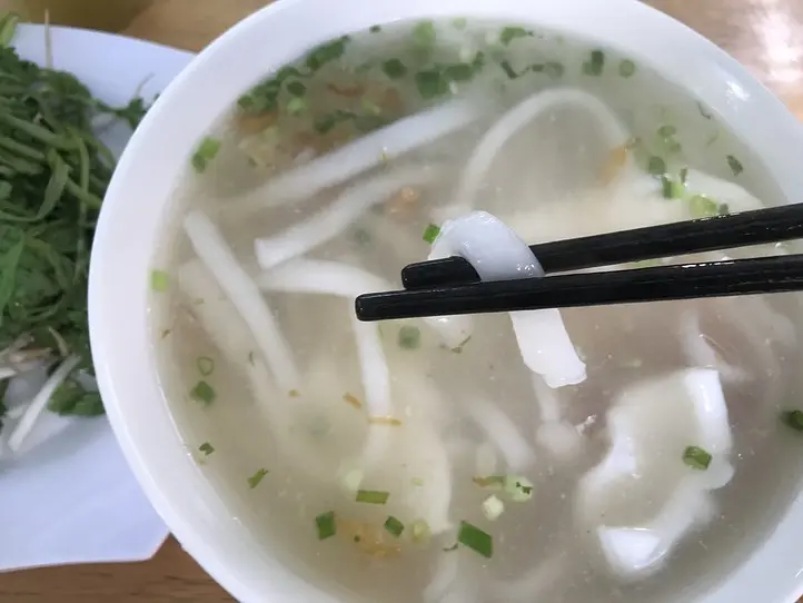 具と麺をカスタマイズ！タオディエン地区で食べるおいしい麺朝食