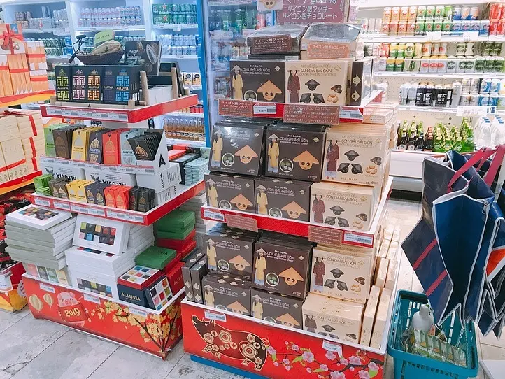 バラマキ土産ならココ！なんでも揃うお土産屋さん～Lucky Plaza