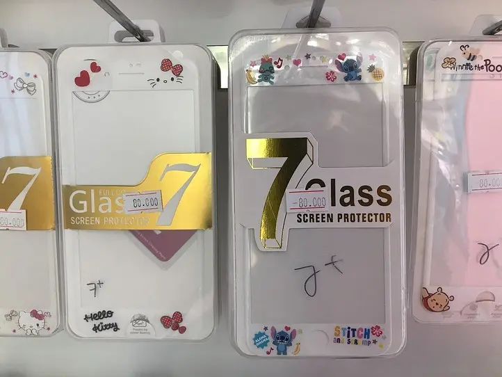 可愛いiPhoneケースを買うなら、Nguyen Trai 通りの専門店がおすすめ