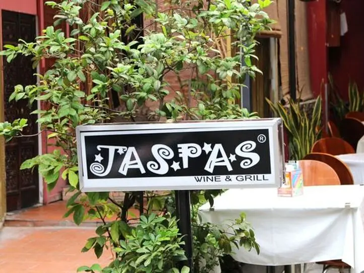 道行くぶらり旅。ちょっと高級なレストランが集うハイバーチュン通り74番地をご案内♪