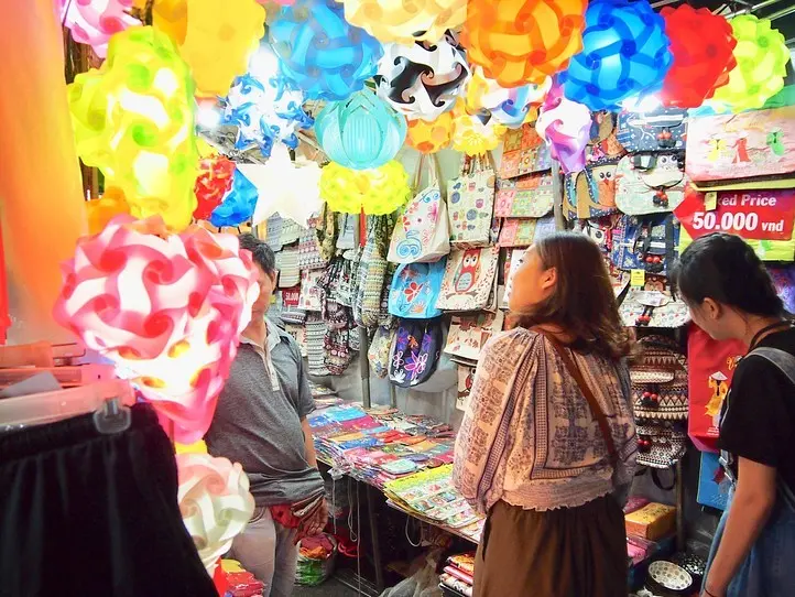 バイクで行く！ホーチミングルメツアー (4時間半)