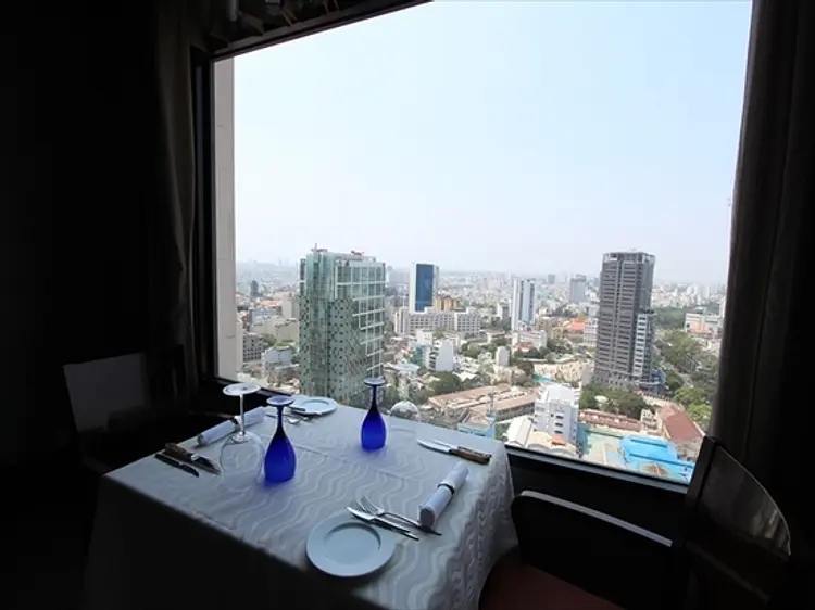 シグネチャー レストラン (シェラトン サイゴン ホテル ＆ タワーズ内)