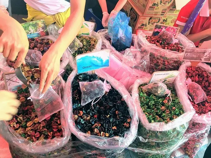 掘り出し物が必ず見つかる！～Hello Weekend Market(ハロー ウィークエンド マーケット)～