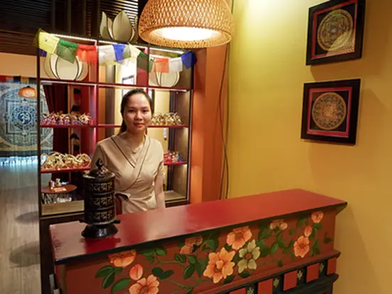 ピンクヒマラヤ塩を使ったホットストーンでストレスを解消！