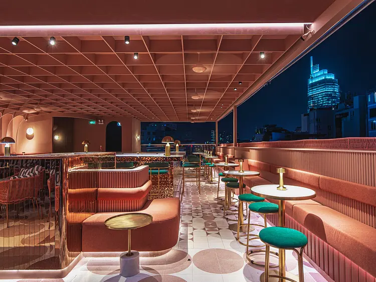 ピンク ・ラビット・ ルーフトップ ・バー