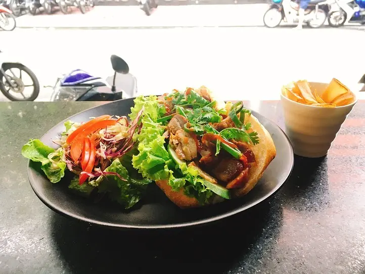 サンドイッチ専門店でおしゃれバインミーを食べよう　～「Journeys Sandwich Café」