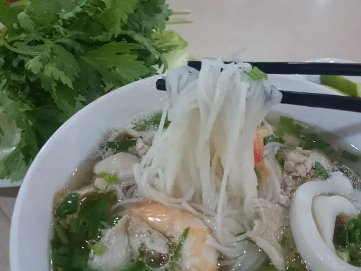 あなたは汁あり派？汁なし派？ベトナム南部の代表麺料理「フーティウ」