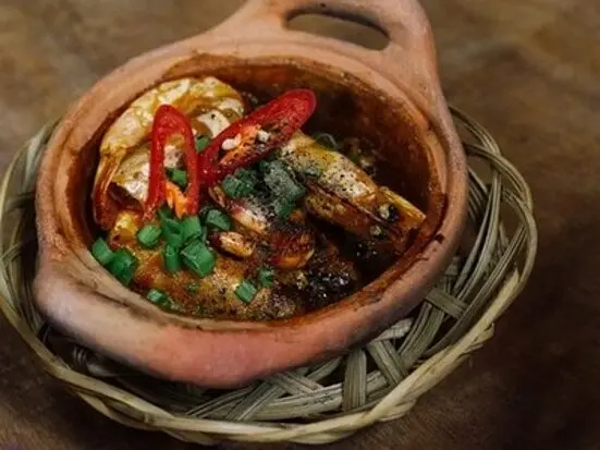 雰囲気はロッジ。素朴なベトナム南部の家庭料理を味わう