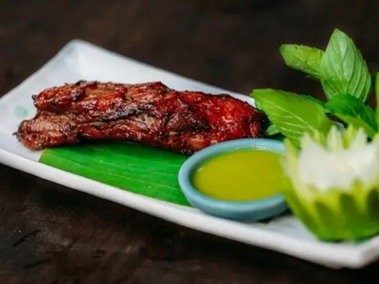 雰囲気はロッジ。素朴なベトナム南部の家庭料理を味わう