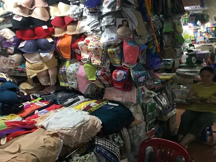 お土産のナッツを買うならここで！～タンディン市場「A MOUI」～