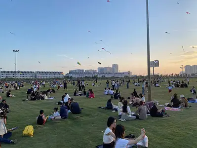 ホーチミン市の新たな癒しスポット！The Global Cityで凧揚げと夕日を満喫