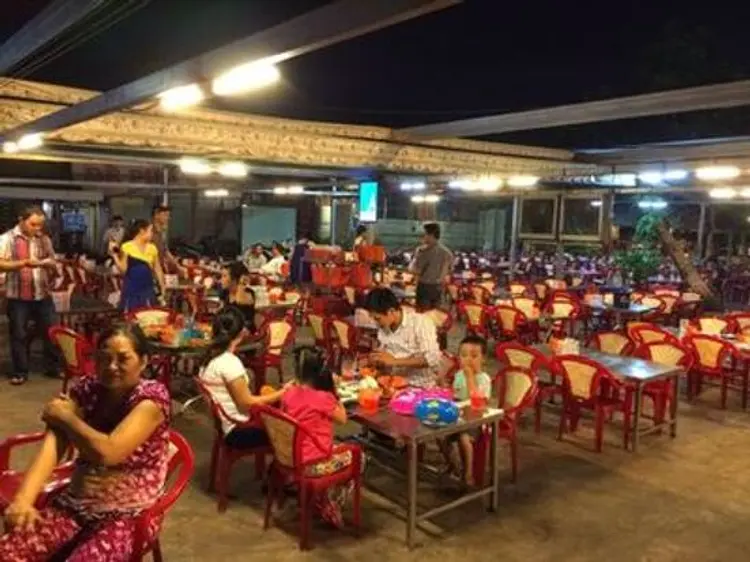 ホーチミンの串焼きと鍋、焼肉店