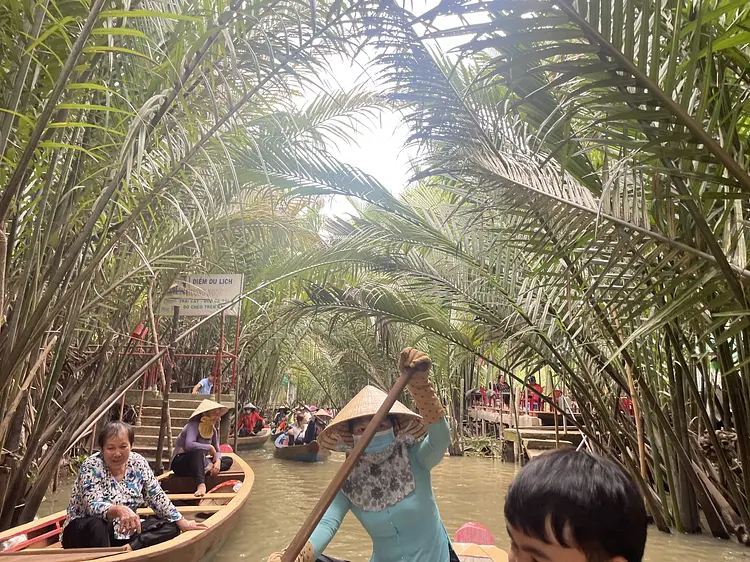 サイゴン・ブルー・トラベル