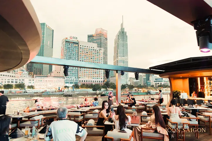 【2026年最新版】サイゴン川ディナークルーズ比較｜ホーチミンのラグジュアリークルーズ3船を徹底比較
