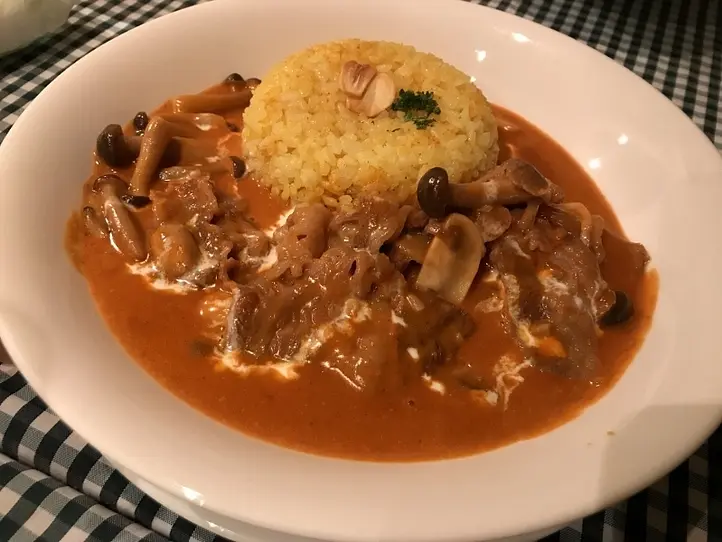 まるで日本の洋食屋さん！種類豊富なサラダバーも楽しめるお店~birdie club