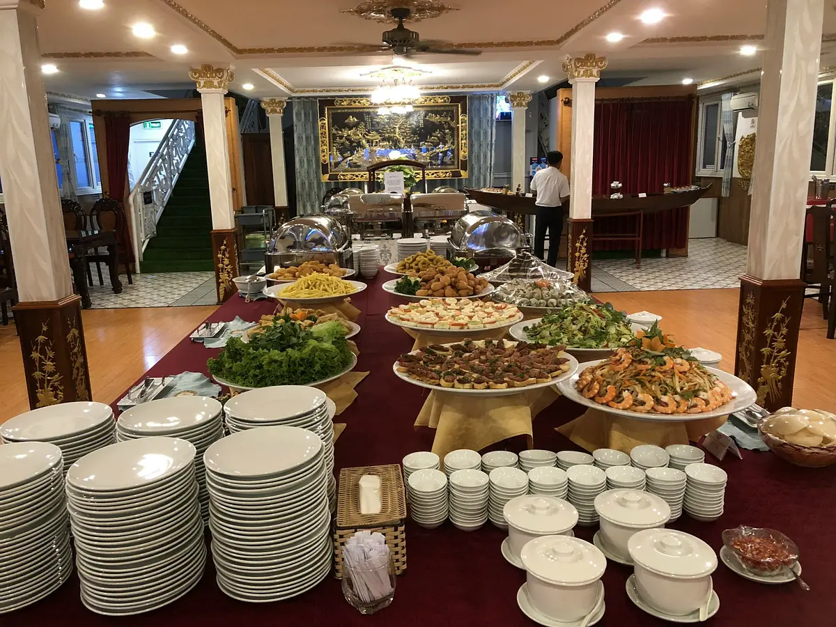 サイゴン川クルーズでの週末ディナー