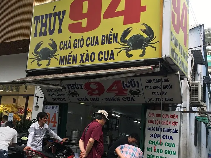 有名カニ料理専門店食べ比べ！～94 Thuy(94トゥイー)＆Quan 94(クアン94)～