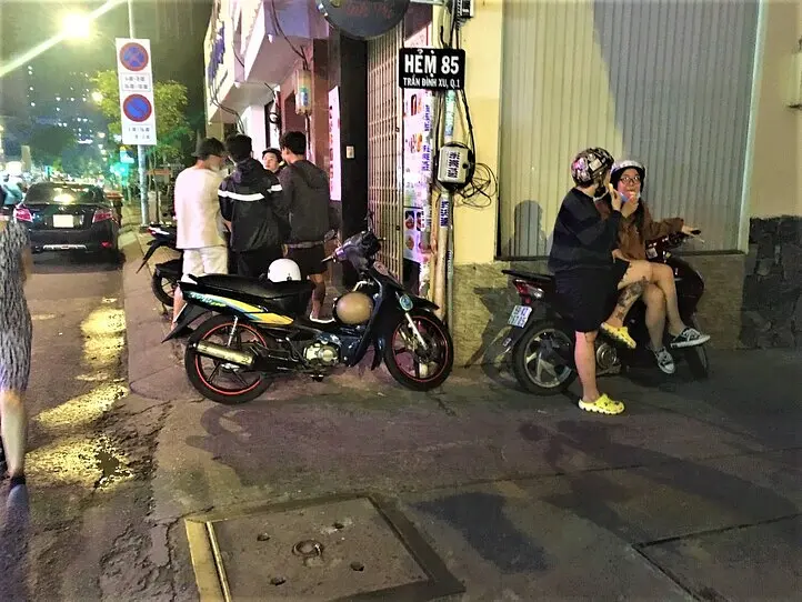 　ホーチミンの若者御用達のストリートフード