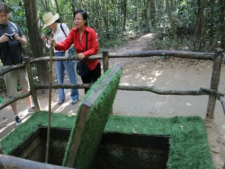 人気No1 ツアー、メコン川クルーズ＆クチ・トンネルに参加体験記