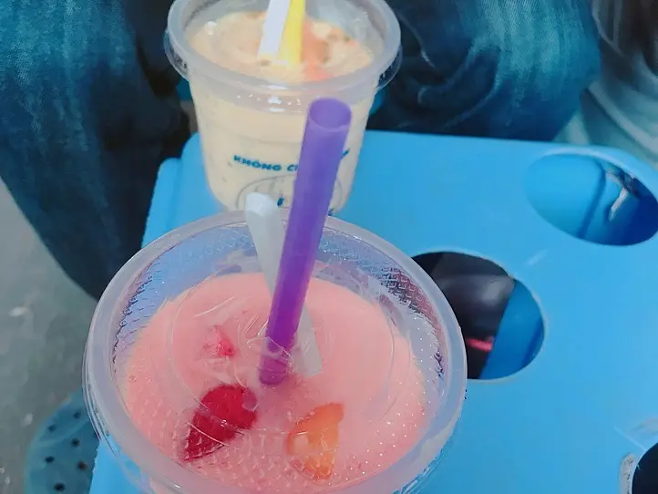 ホーチミン ブイビエン通りのローカルシントー屋さんで絶品練乳スムージ