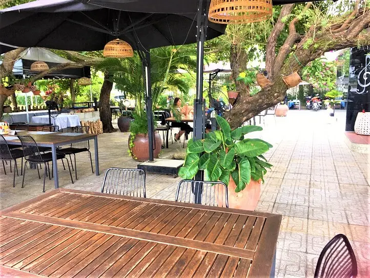 朝からフレンチトーストやワッフルが食べられるオープンカフェを2軒ご紹介