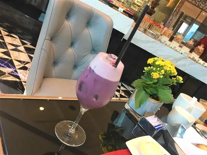 6つ星ホテル「ザ・レヴェリー・サイゴン」でアフタヌーンティーを