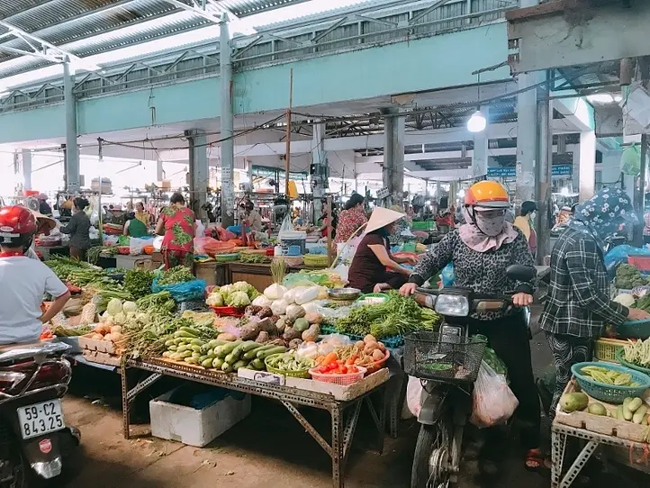 ベトナム人の生活を覗いてみよう！超ローカル市場に潜入~タンミー市場