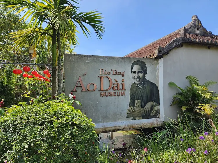 サイゴン・ブルー・トラベル