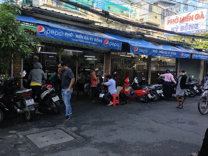 大繁盛の麺料理！チキンラーメン（春雨麺）のお店～Mien ga Ky Dong(ミエンガーキードン)～